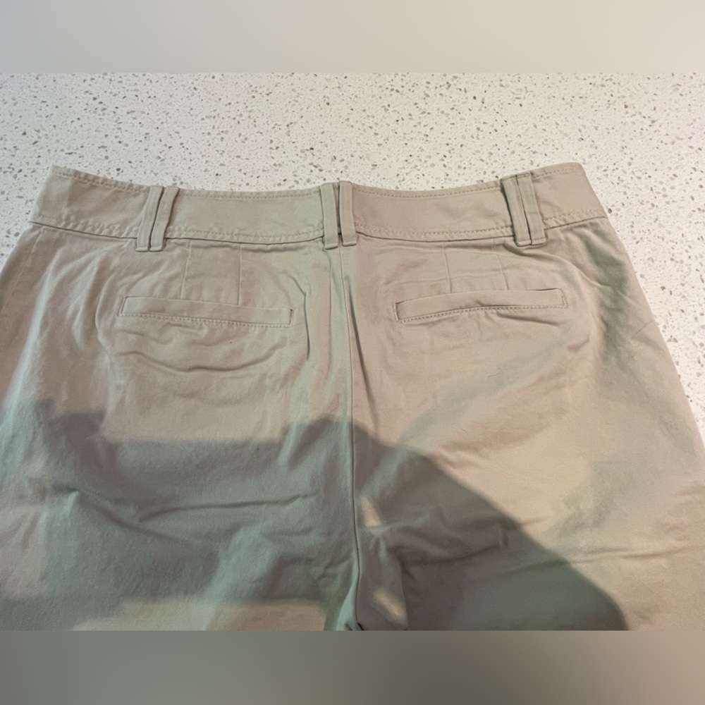 Like New - LOFT khaki capris size 8P (waist 16”) - Picture 4 of 4